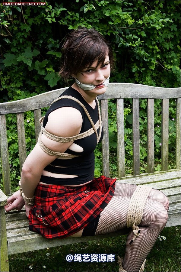 limitedaudience - 2008 ellie west bench bound wench 2 第 11 张图片