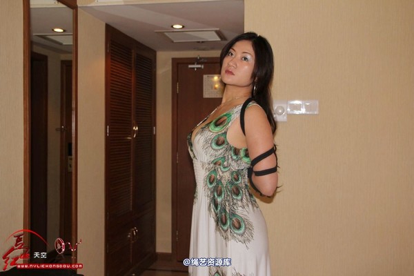红豆的天空 - 2011 红豆 唯美长裙 第 9 张图片