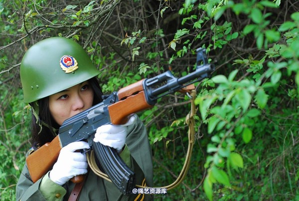 唯美之家 - 外拍军装三模特 第 11 张图片