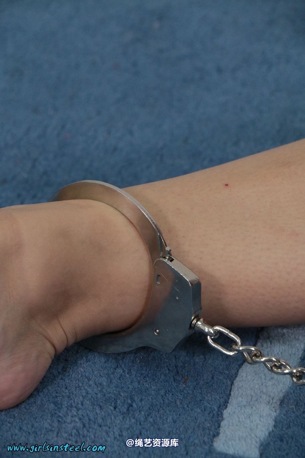 girlsinsteel - First time in handcuffs 第 47 张图片