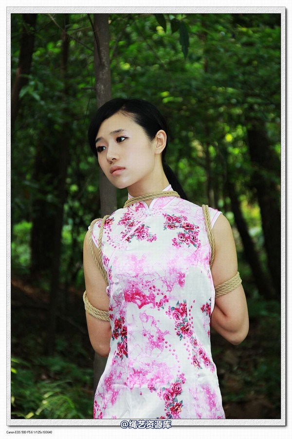 神艺缘 - 293-树林里的旗袍少女 第 30 张图片