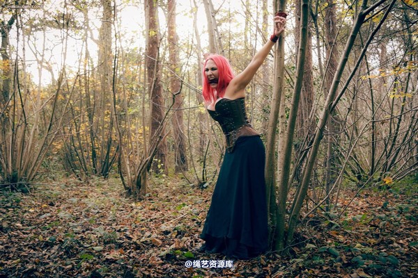 limitedaudience - 2014 elyssia hanging out in the woods 第 3 张图片