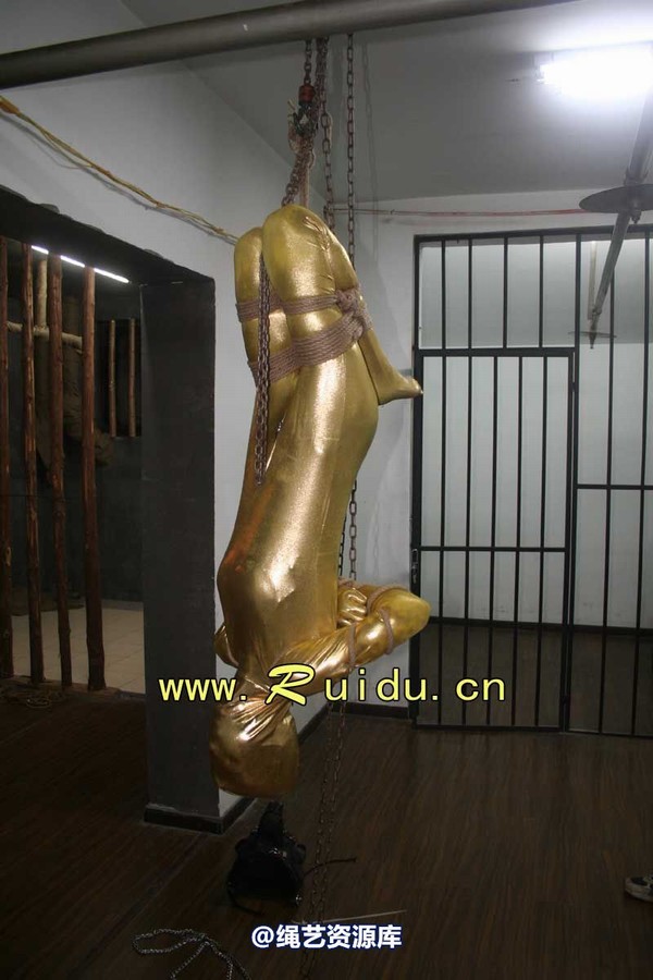 锐度主张 - 20070921第34期 影片胶衣紧缚悬吊图片 第 79 张图片