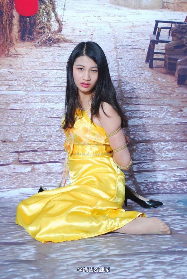 唯美之家 - 新模萧萧黄礼服 第 86 张图片