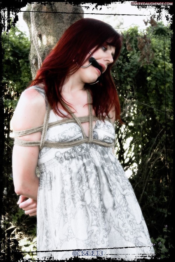 limitedaudience - 2009 scarlett tethered to tree 2 第 14 张图片
