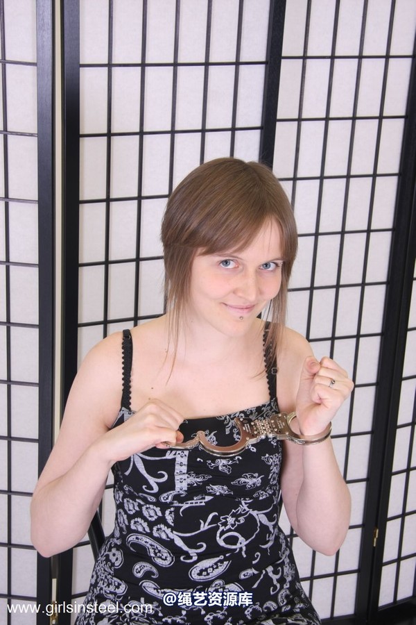 girlsinsteel - Girl, who loves to be handcuffed 第 6 张图片