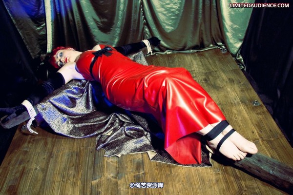 limitedaudience - 2010 raevan bound to a cross 3 第 29 张图片