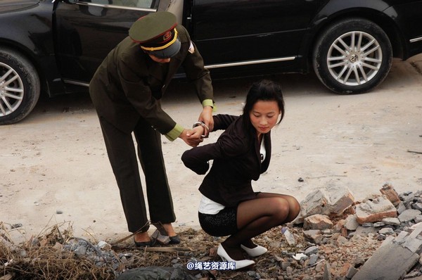 mj影视 - 倾心罪恶红唇1 第 389 张图片