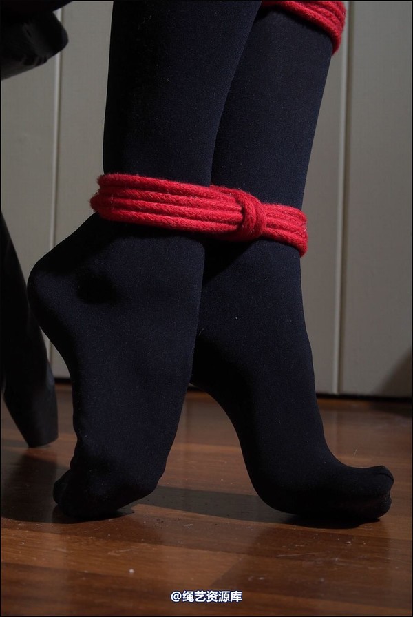 simplytied - Fawnya in red shoes 第 23 张图片