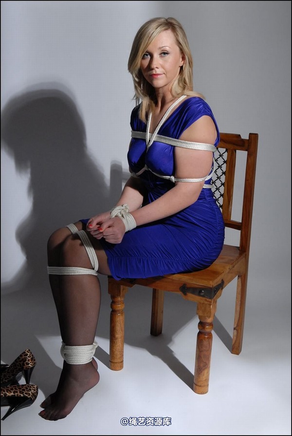 simplytied - Blue dress fashion shoot 第 33 张图片