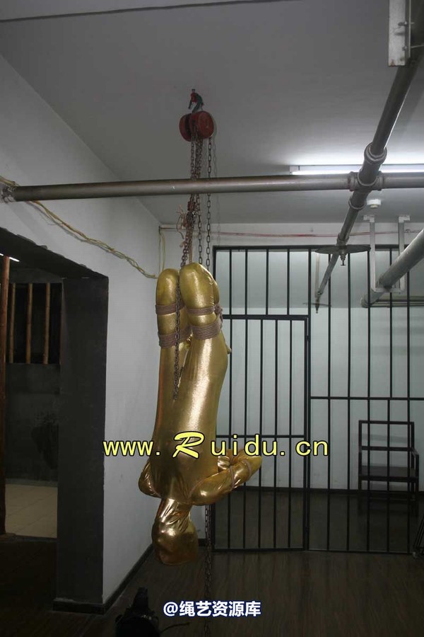 锐度主张 - 20070921第34期 影片胶衣紧缚悬吊图片 第 174 张图片