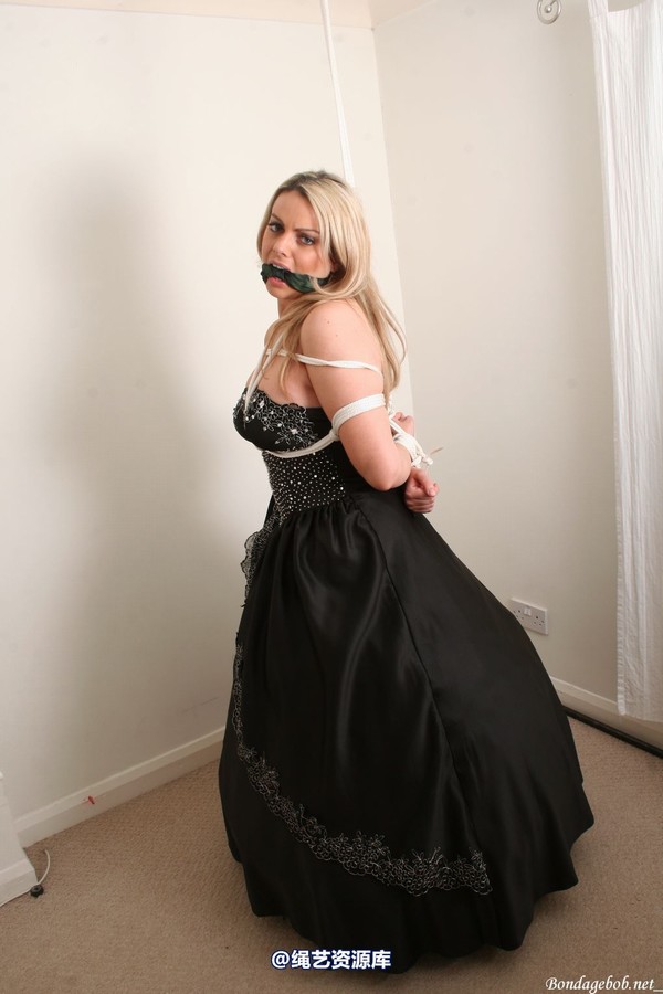 bondagebob - Izzy Ball Gown 第 70 张图片