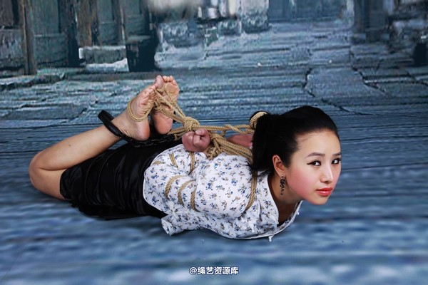 神艺缘 - 227-古朴老街上的少女 第 26 张图片