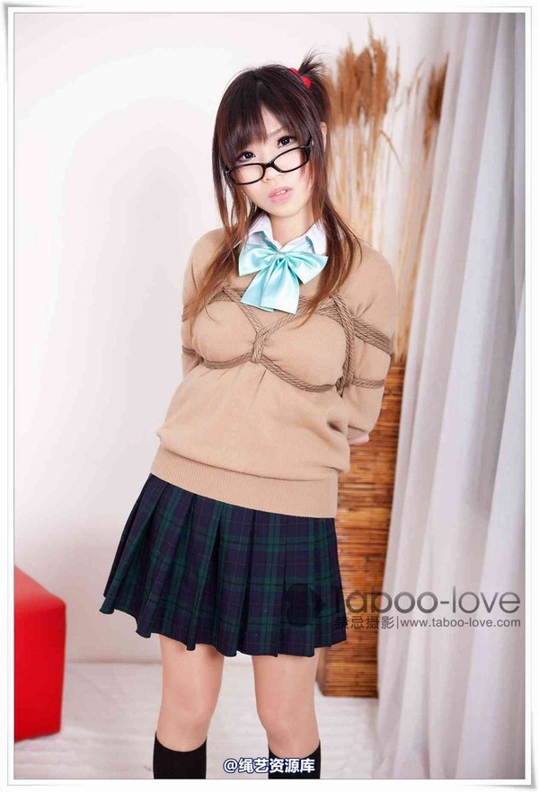 禁忌摄影 - No.040 小�� �W生制服眼�R娘 第 30 张图片