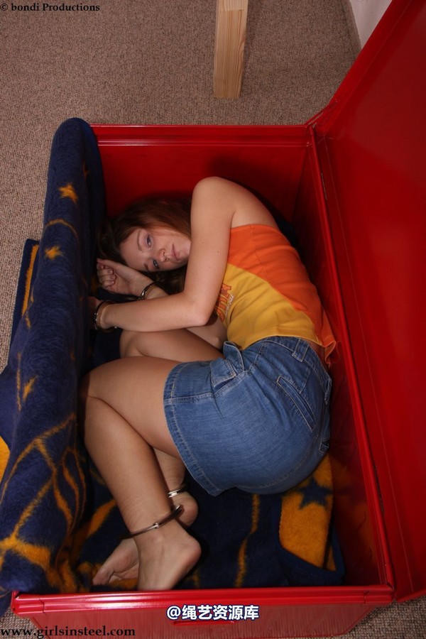 girlsinsteel - Sophia caged 第 117 张图片