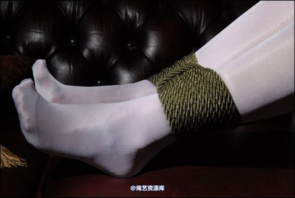 simplytied - Nurse in white tights 第 37 张图片