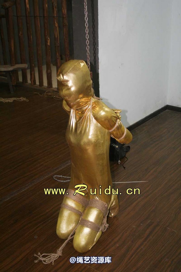 锐度主张 - 20070921第34期 影片胶衣紧缚悬吊图片 第 66 张图片