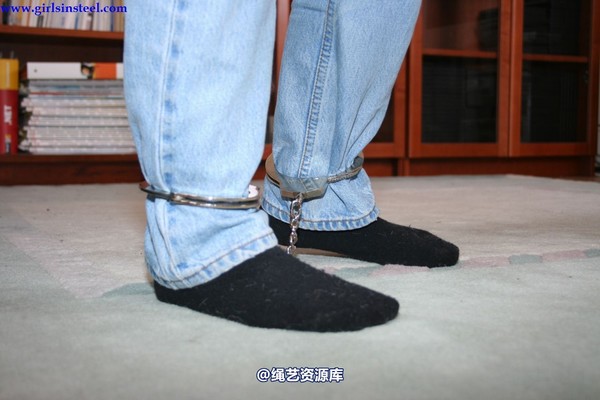 girlsinsteel - Heavy chains and handcuffs 第 55 张图片