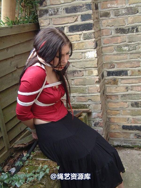 bondagebob - Lydia Tied Outdoors 第 41 张图片