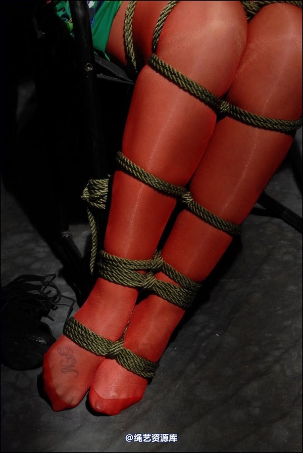 simplytied - Miss P in Red tights 第 36 张图片