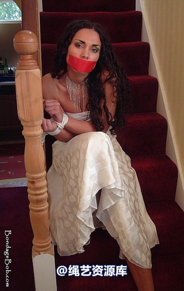 bondagebob - Robyn All dressed up with no where to go 第 14 张图片