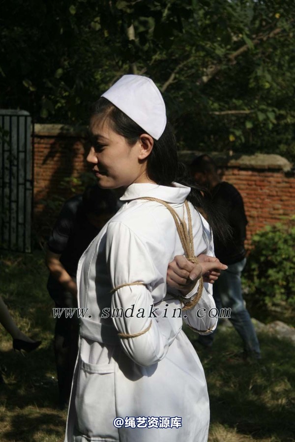 锐度主张 - 云若护士装五花绑模特：云若 第 31 张图片