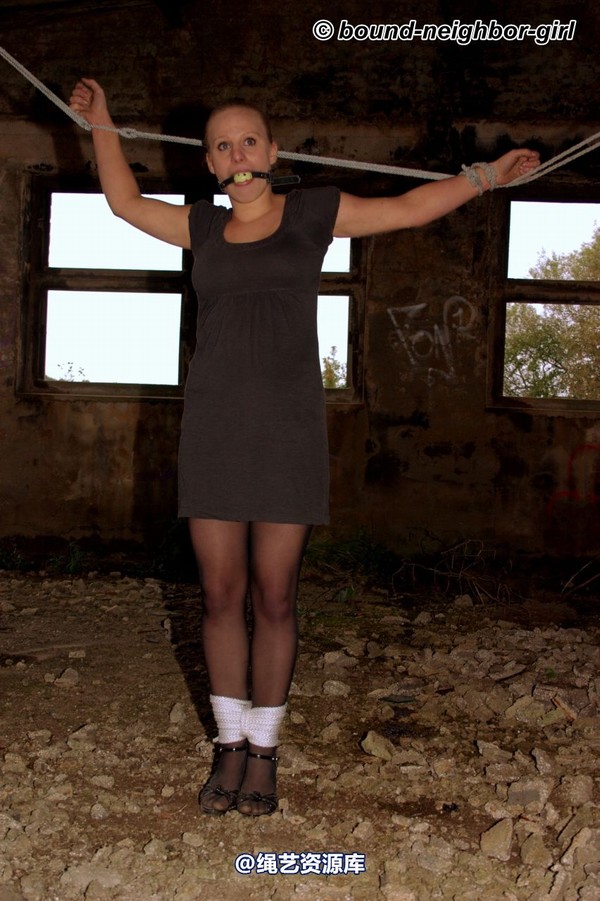 bound-neighbor-girl - Peggy - surprise in the ruins part 2 第 48 张图片