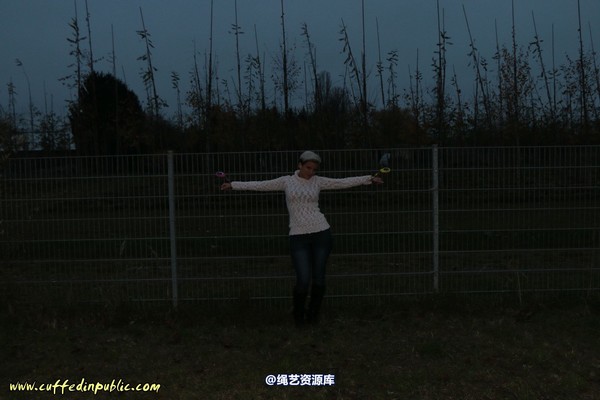 girlsinsteel - Two handcuffs 第 58 张图片