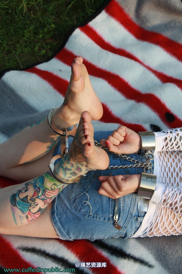 girlsinsteel - Hogtied in the sun 第 65 张图片