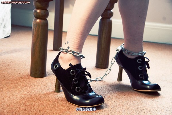 limitedaudience - 2009 pepsi handcuffed and chained 第 3 张图片