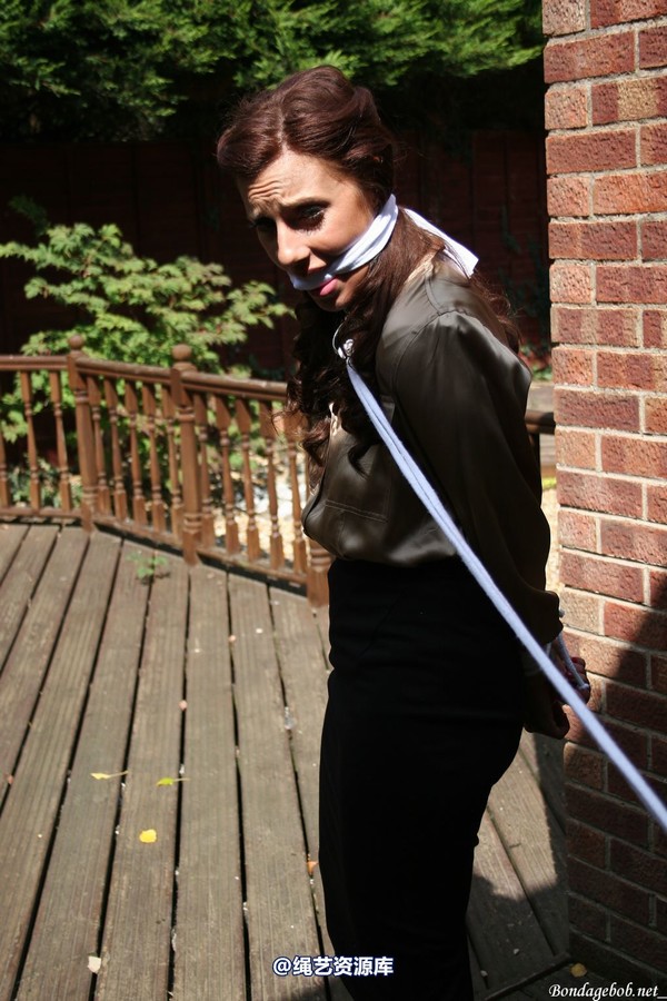 bondagebob - Chrissy Leashed 第 12 张图片