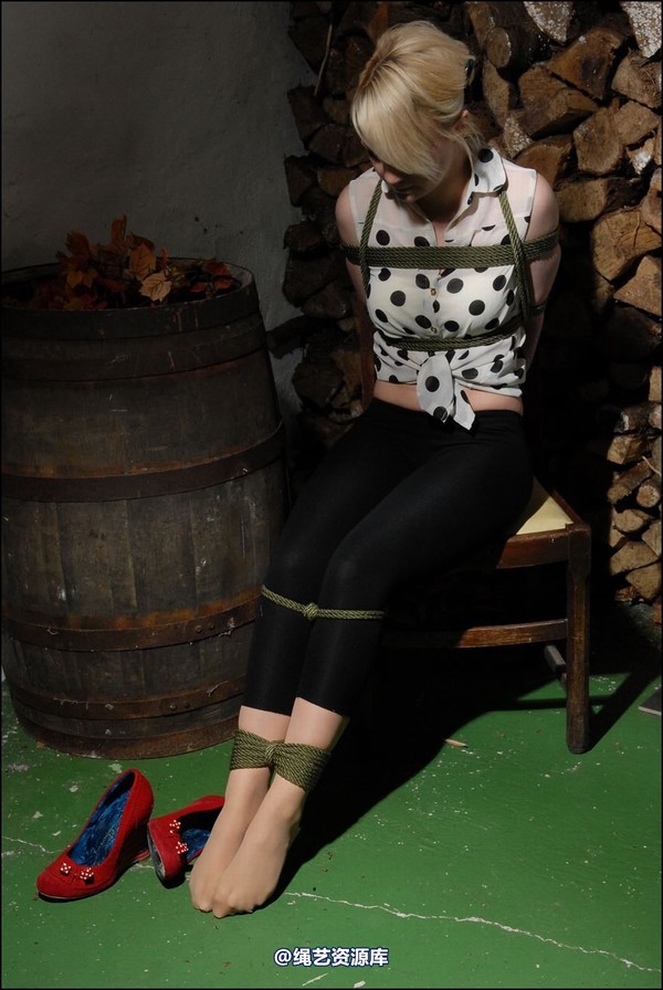simplytied - NB in leggings 第 26 张图片