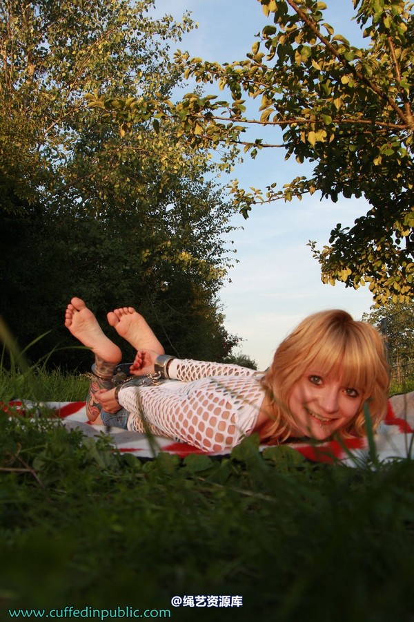 girlsinsteel - Hogtied in the sun 第 32 张图片