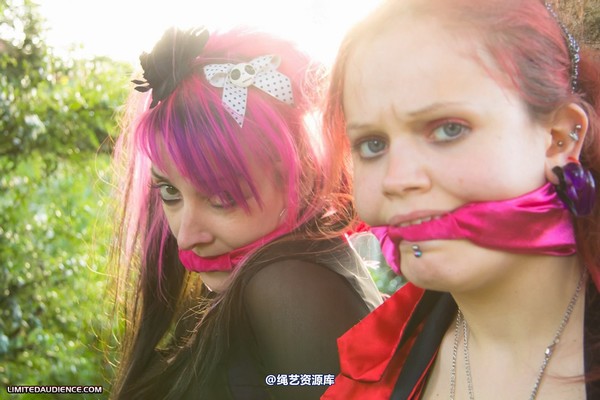 limitedaudience - 2011 beckykat loltaru moored to tree 第 1 张图片