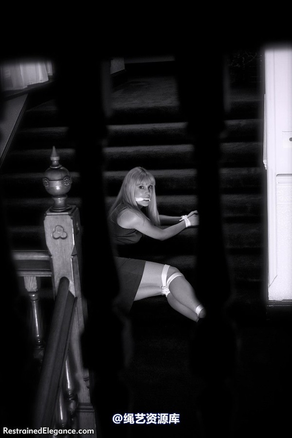 restrainedelegance - Escaping The Haunted Hotel 第 5 张图片