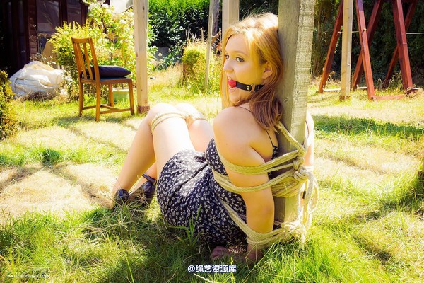 limitedaudience - 2014 bryony fuller out in the grass 第 3 张图片