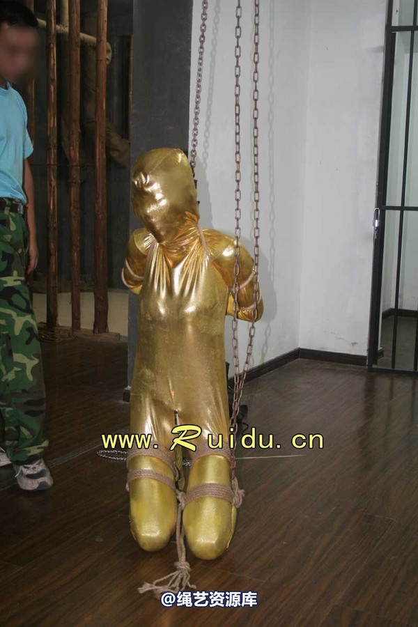 锐度主张 - 20070921第34期 影片胶衣紧缚悬吊图片 第 28 张图片