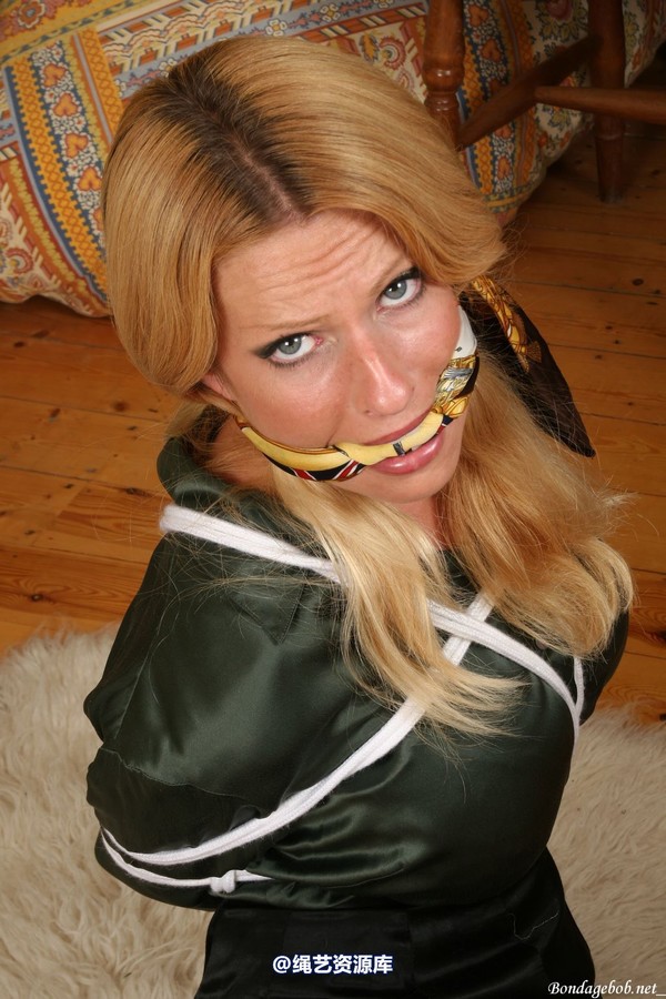 bondagebob - Goldie Totally hogtied 第 38 张图片