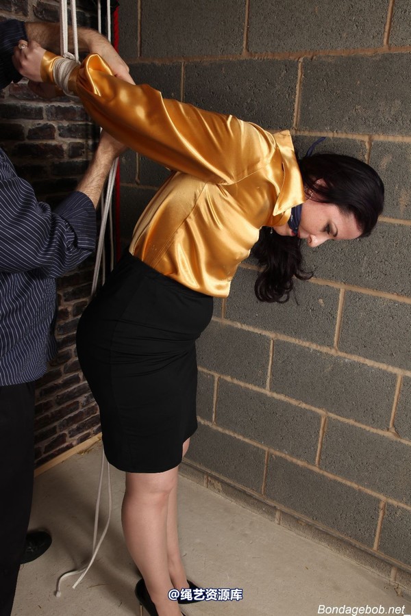 bondagebob - Caroline Pierce Taken to the garage 第 78 张图片