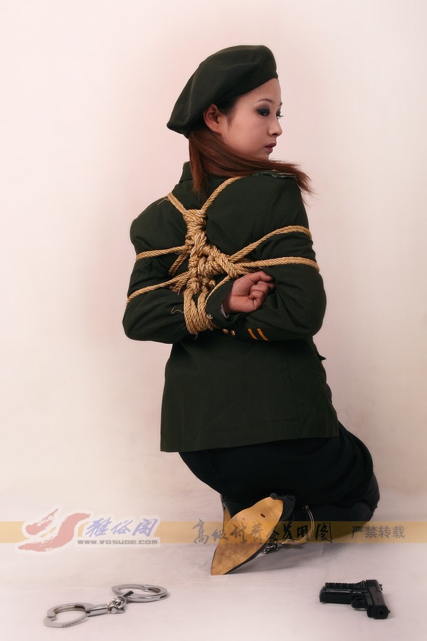 雅俗阁 - 20060422雅思警服(2) 第 37 张图片