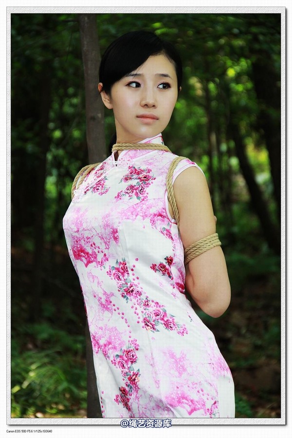 神艺缘 - 293-树林里的旗袍少女 第 22 张图片