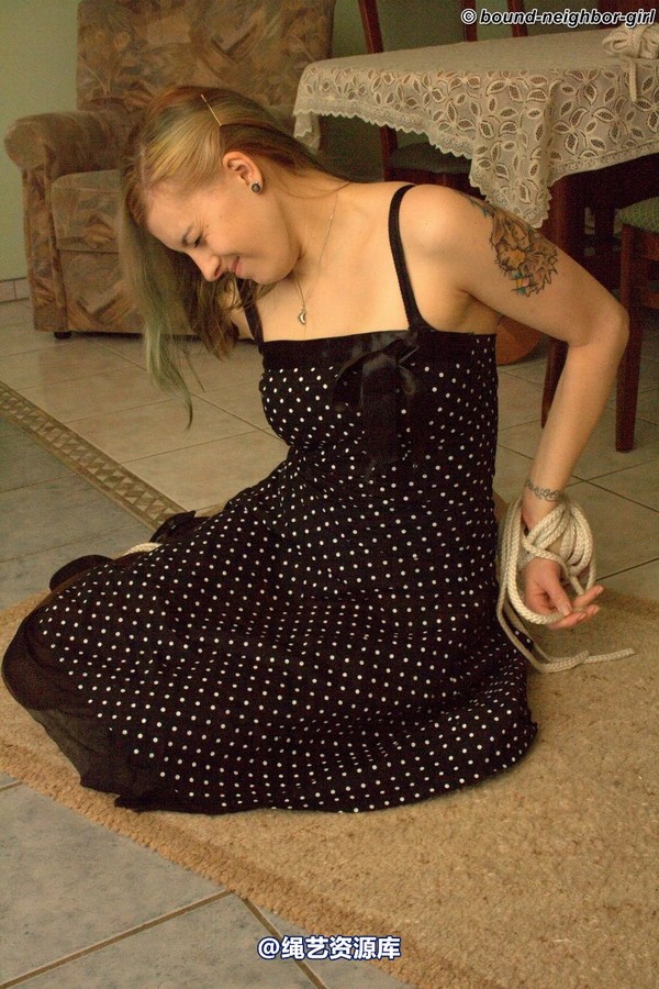 bound-neighbor-girl - Zora - Tied to the ground 第 29 张图片