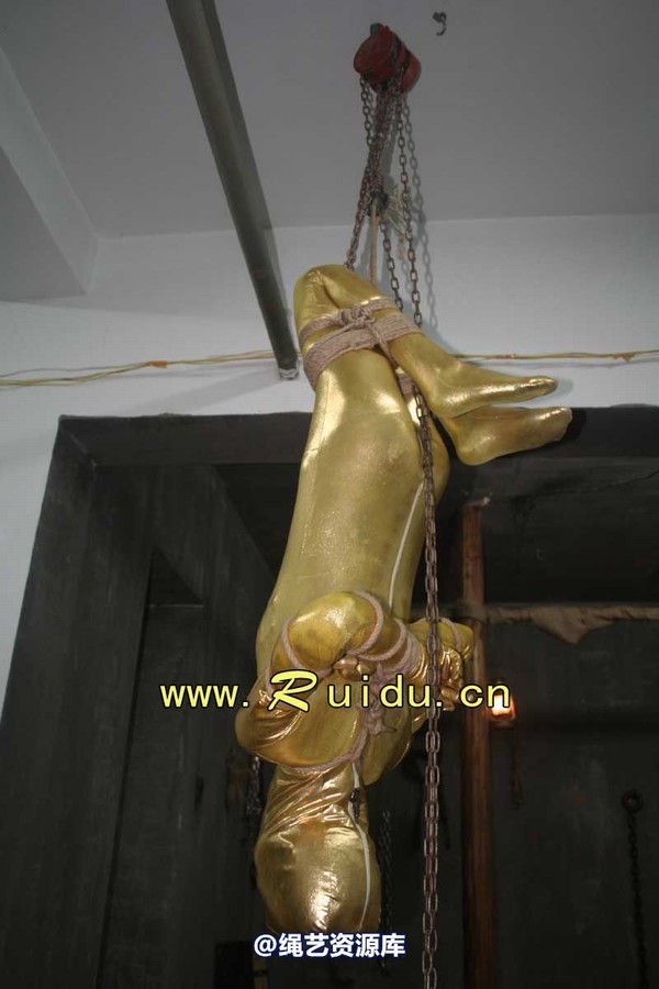锐度主张 - 20070921第34期 影片胶衣紧缚悬吊图片 第 148 张图片