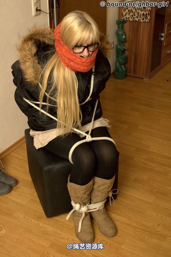 bound-neighbor-girl - Marenka - In winter jacket tied 1 第 13 张图片