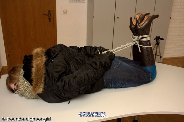 bound-neighbor-girl - Guest Melissa - Wintry robbery 第 58 张图片