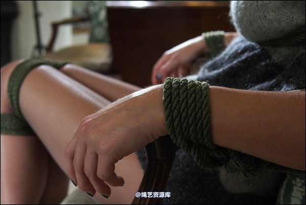 simplytied - Miss Terri in tights 第 24 张图片