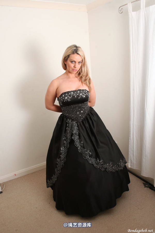 bondagebob - Izzy Ball Gown 第 3 张图片