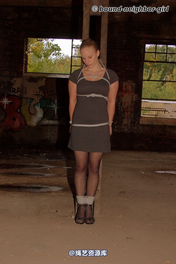 bound-neighbor-girl - Peggy - surprise in the ruins part 1 第 14 张图片