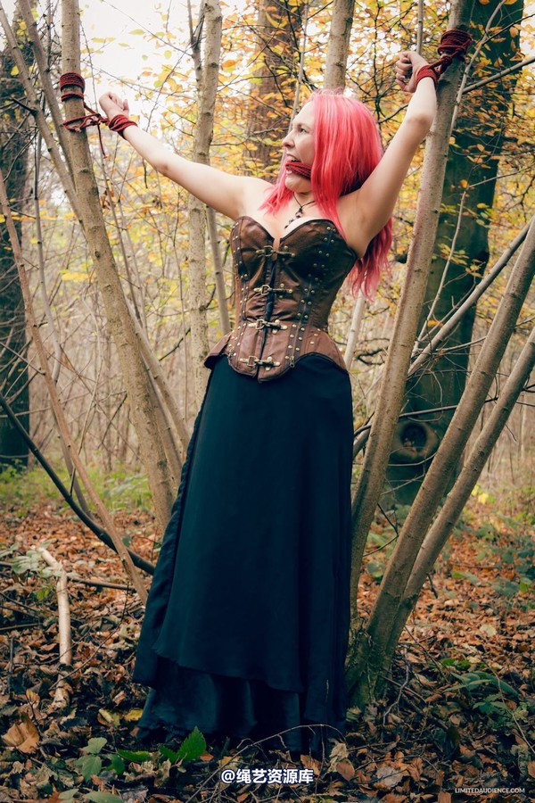 limitedaudience - 2014 elyssia hanging out in the woods 第 12 张图片