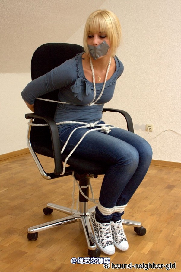 bound-neighbor-girl - Janine A - bondage games in the office 1 第 52 张图片